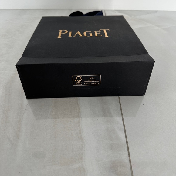 Piaget Floating Display Case, Outer Sleeve, Leather Insert And Logo Shopping Bag - Picture 15 of 16
